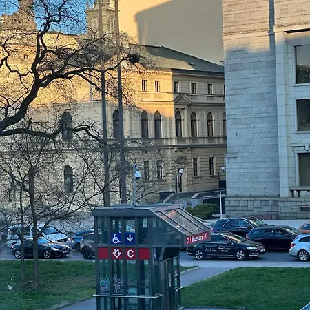 Newapt Right Next To Wenceslas Square * 布拉格